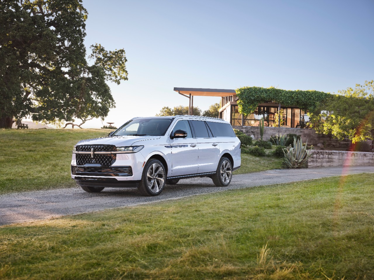 Lincoln Navigator Sales Giving Brand Key Lifeline