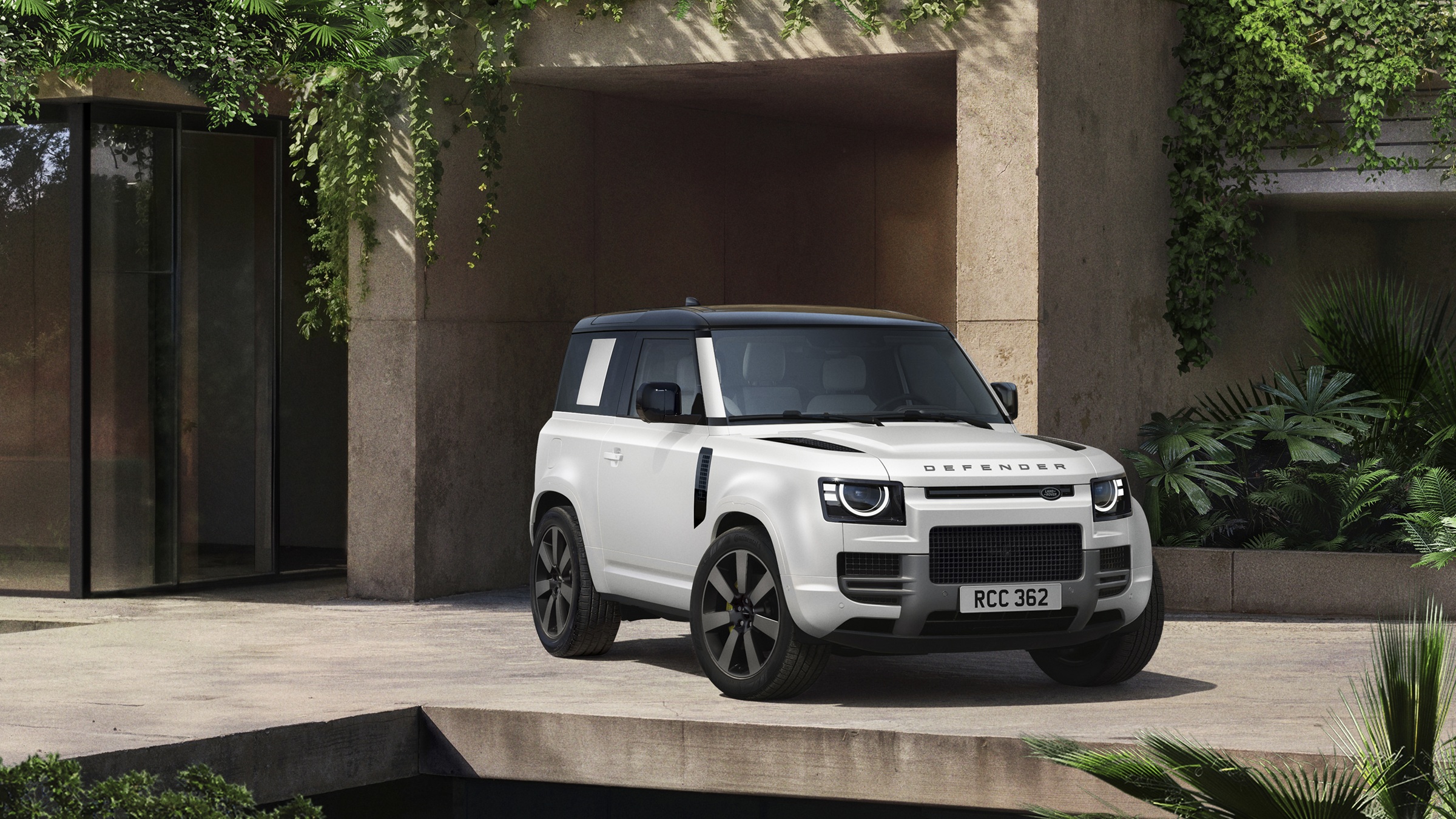 Land Rover Defender’s Facelift Debuts New Vertex Trim, Makes Octa Less Powerful